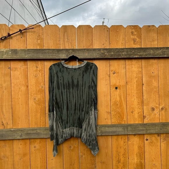 Knox Rose Womens Shark Bite Top Size Small Long Sleeve Green Tie dyed Grunge - Picture 8 of 13